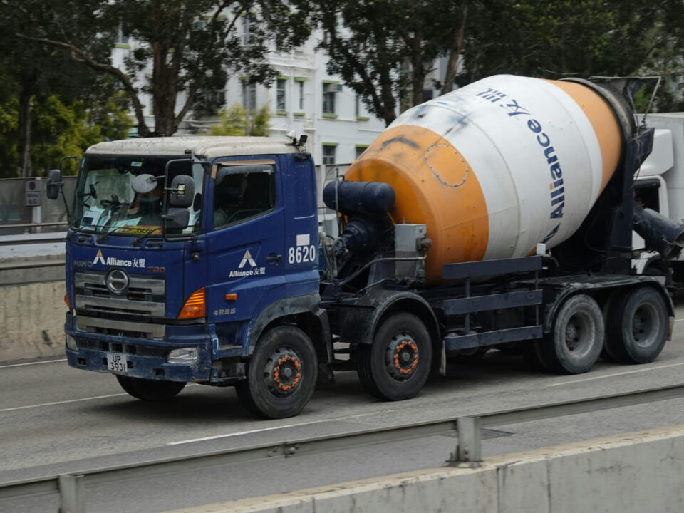 Автобетоносмішувач для доставки бетону у Львові